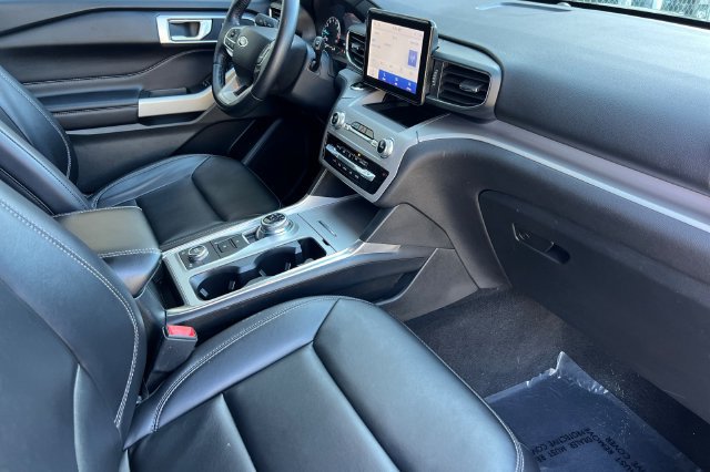 Used 2023 Ford Explorer XLT w/ Equipment Group 202A AWD/4WD image 19