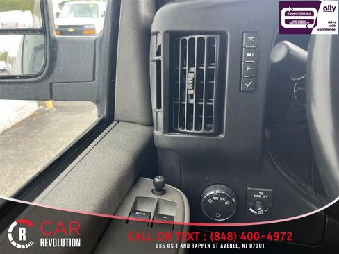 Used 2023 Chevrolet Express 3500 w/ Driver Convenience Package RWD image 17