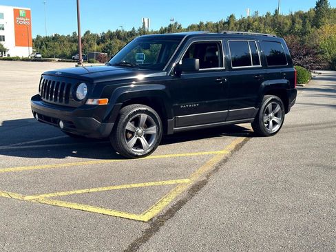 Used 2015 Jeep Patriot High Altitude FWD image 9