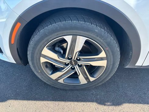 Certified 2023 Kia Sorento SX Prestige AWD/4WD image 2