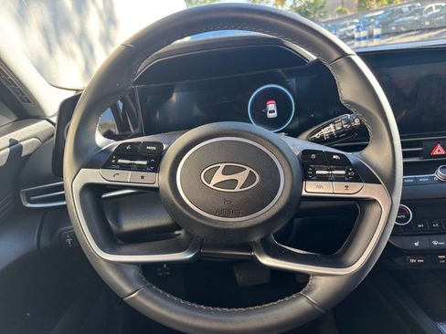 Used 2025 Hyundai Elantra SEL image 28