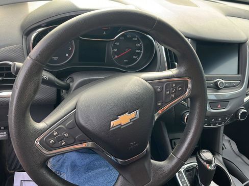 Used 2019 Chevrolet Cruze LT w/ Convenience Package image 11