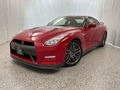 Used 2016 Nissan GT-R Premium AWD/4WD image 2