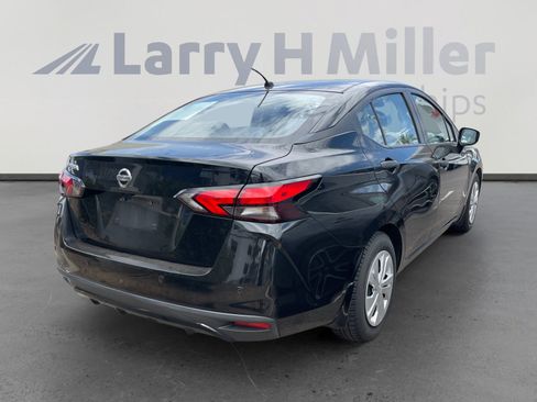 Certified 2020 Nissan Versa S FWD image 5