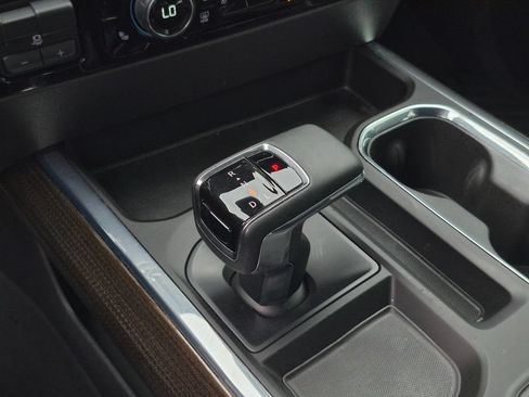 Used 2024 Chevrolet Silverado 1500 LT Trail Boss w/ Convenience Package II AWD/4WD image 17