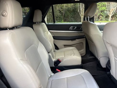 Used 2018 Ford Explorer XLT w/ Equipment Group 202A image 29