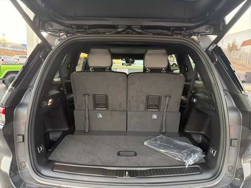 New 2025 Jeep Grand Cherokee L Limited image 10