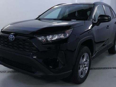 Used 2022 Toyota RAV4 LE AWD/4WD image 3