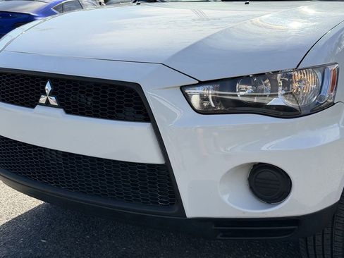 Used 2010 Mitsubishi Outlander ES FWD image 9