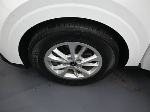 Used 2024 Kia Carnival LX image 37