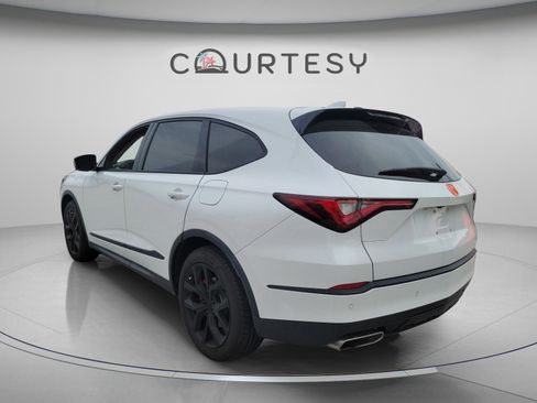 Used 2022 Acura MDX FWD w/ Technology Package image 2