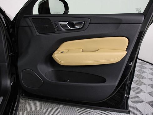 Certified 2023 Volvo XC60 B6 Ultimate w/ Protection Package Premier image 21