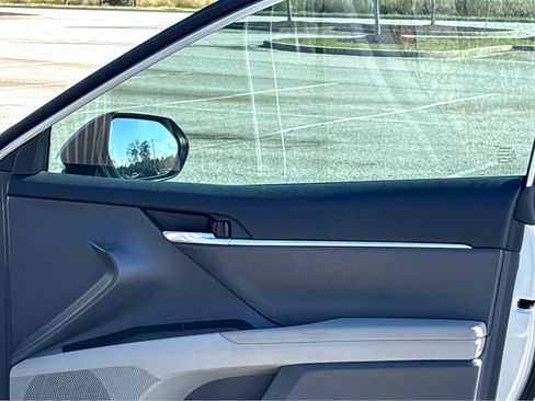 Used 2023 Toyota Camry SE w/ Convenience Package image 17