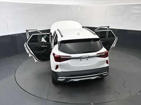 Certified 2023 Kia Seltos S w/ Navigation Package AWD/4WD image 18