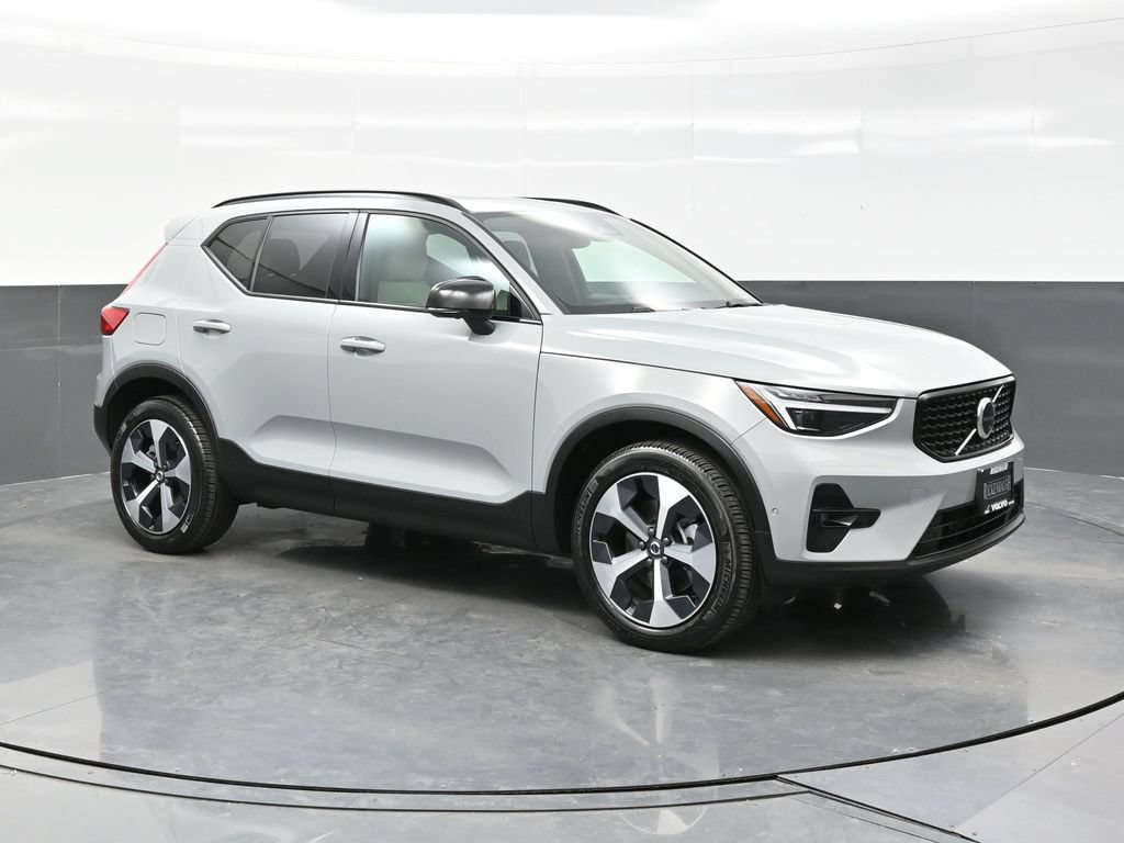 Used 2026 Volvo XC40 B5 Plus AWD/4WD image 8