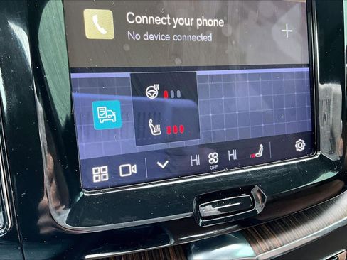 Used 2022 Volvo XC60 B5 Momentum image 34