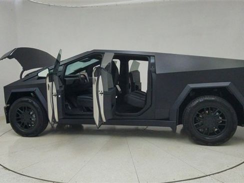 Used 2024 Tesla Cybertruck AWD Crew Cab image 69