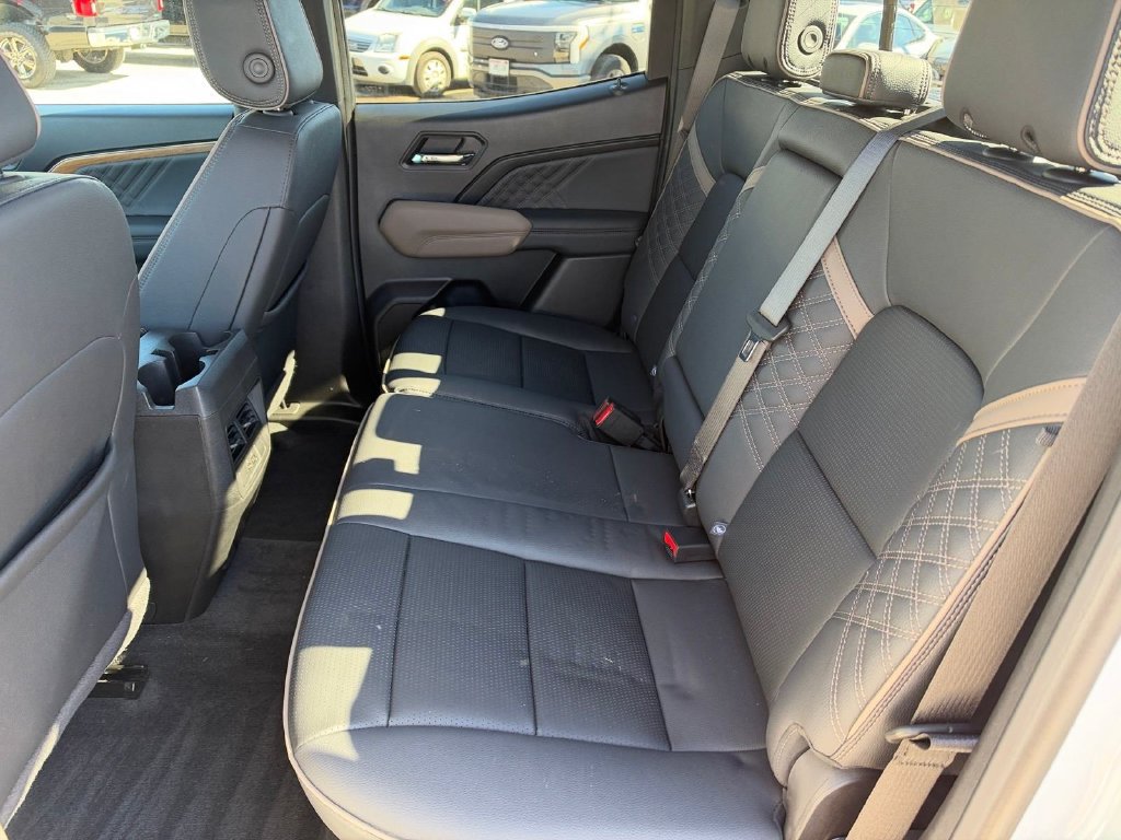Used 2024 GMC Canyon Denali AWD/4WD image 10