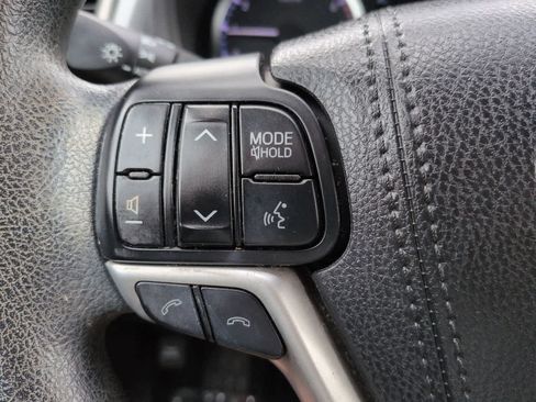 Certified 2018 Toyota Highlander LE FWD image 23