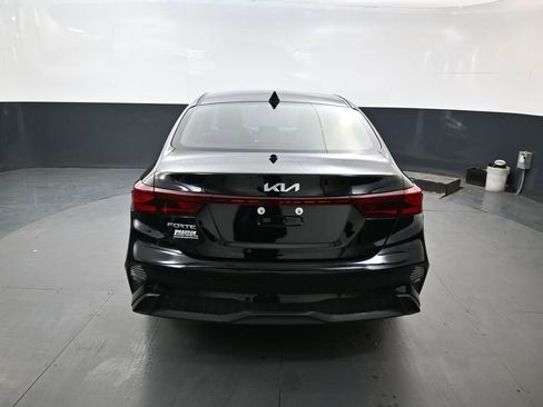 Used 2024 Kia Forte LXS w/ LXS Technology Package FWD image 8