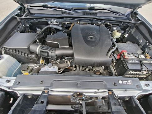 Used 2016 Toyota Tacoma SR5 w/ SR5 Appearance Package (SN) image 23