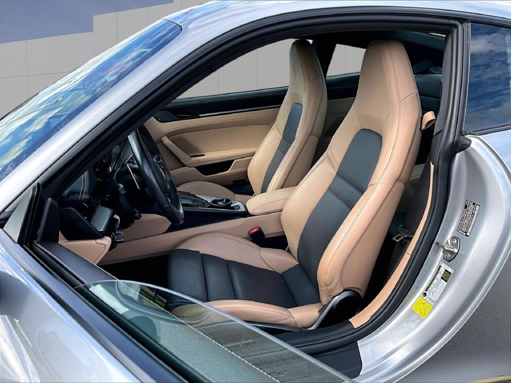 Certified 2024 Porsche 911 Carrera GTS RWD image 5