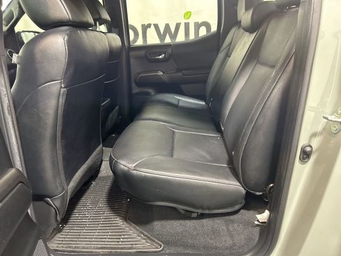 Used 2022 Toyota Tacoma TRD Off-Road image 18