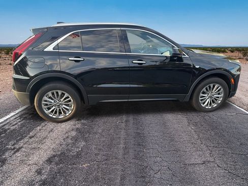 Used 2025 Cadillac XT4 Premium Luxury image 10