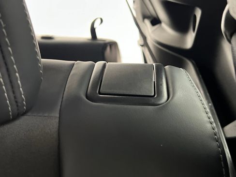 Used 2025 Mitsubishi Outlander SE FWD image 19