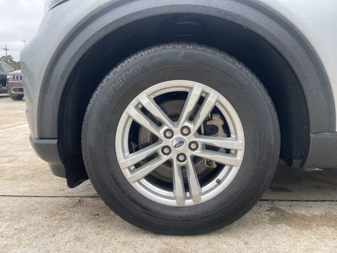 Used 2023 Ford Explorer XLT w/ Equipment Group 202A image 7