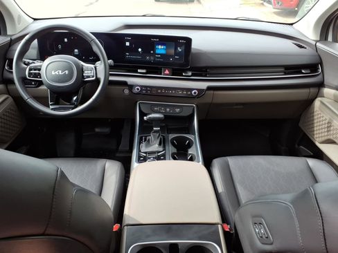 Used 2025 Kia Carnival SX FWD image 11