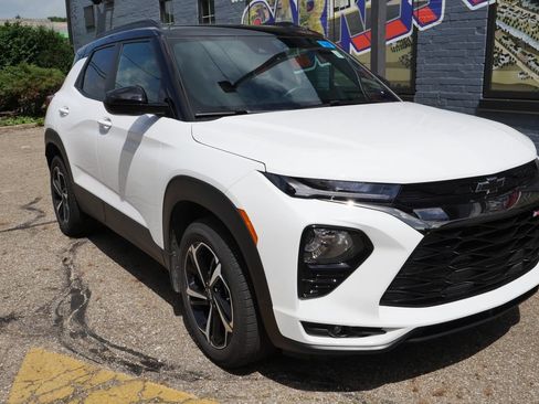 Used 2023 Chevrolet TrailBlazer RS w/ Sun and Liftgate Package AWD/4WD image 32