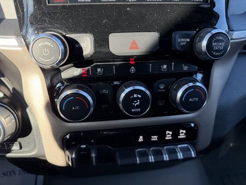 Used 2019 RAM 1500 Laramie image 22