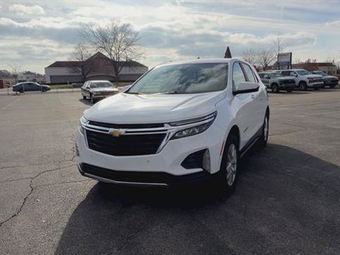 Used 2023 Chevrolet Equinox LT image 3