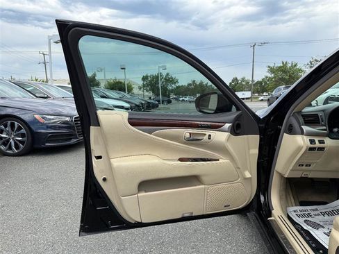 Used 2013 Lexus LS 460 w/ Comfort Pkg RWD image 15