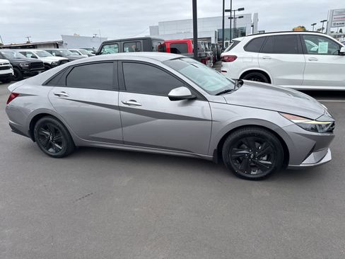 Used 2023 Hyundai Elantra SEL FWD image 7