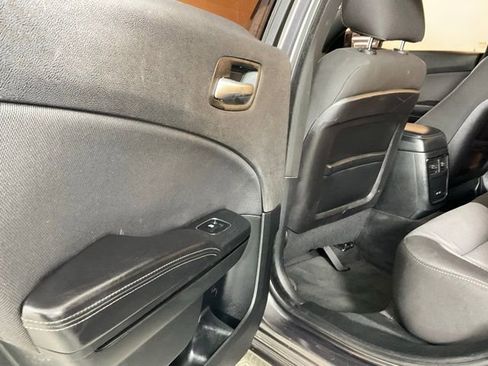 Used 2018 Dodge Charger SXT w/ Blacktop Package image 15