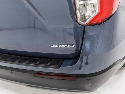 Used 2021 Ford Explorer XLT AWD/4WD image 7