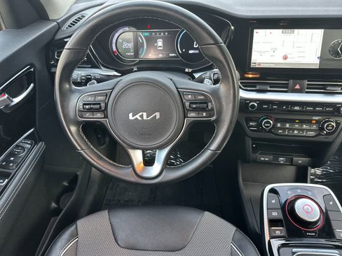 Used 2022 Kia Niro EX image 14