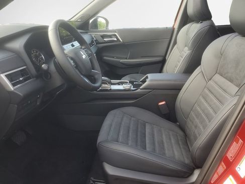 New 2026 Mitsubishi Outlander AWD image 12