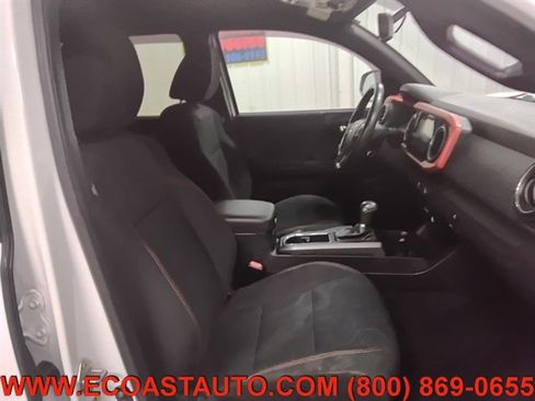 Used 2017 Toyota Tacoma TRD Off-Road image 14