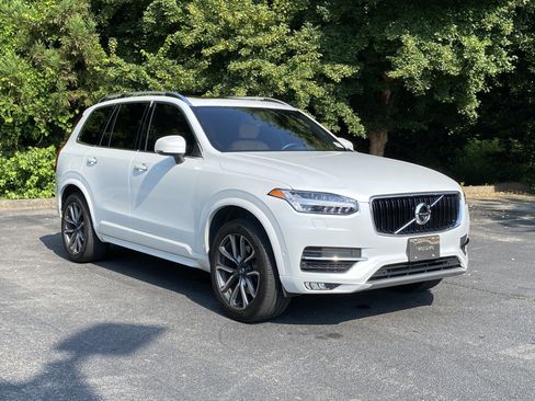 Used 2018 Volvo XC90 T6 Momentum w/ Convenience Package AWD/4WD image 2