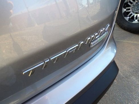 Used 2020 Ford Edge Titanium image 18