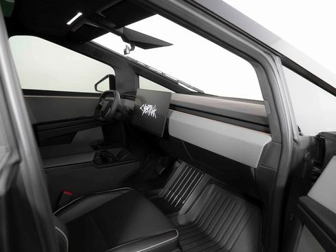 Used 2025 Tesla Cybertruck AWD Crew Cab image 22