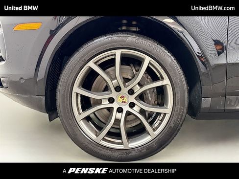 Used 2022 Porsche Cayenne image 2