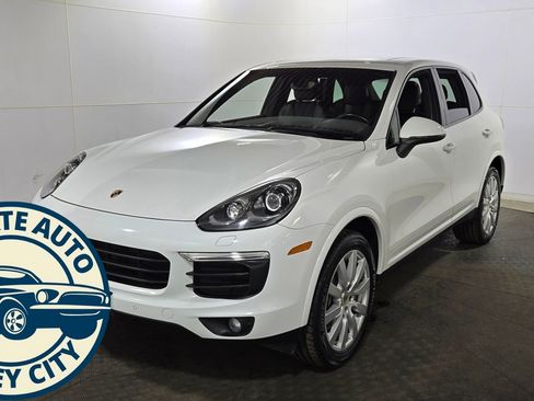 Used 2018 Porsche Cayenne Platinum Edition image 3