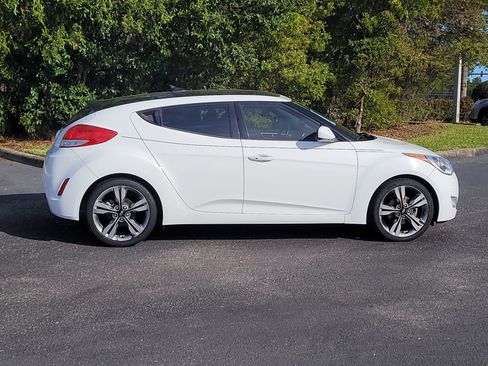 Used 2017 Hyundai Veloster Value Edition image 8