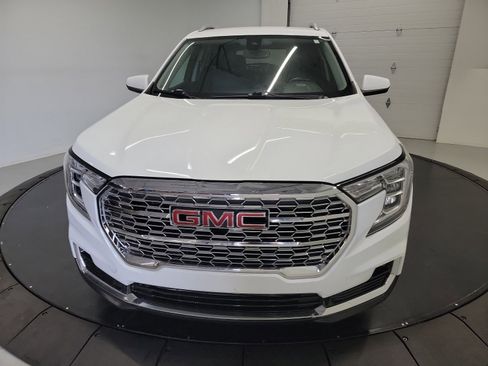 Used 2022 GMC Terrain SLT FWD image 2