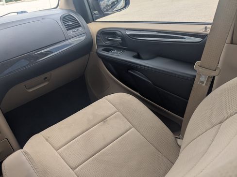 Used 2014 Dodge Grand Caravan American Value Package FWD image 20
