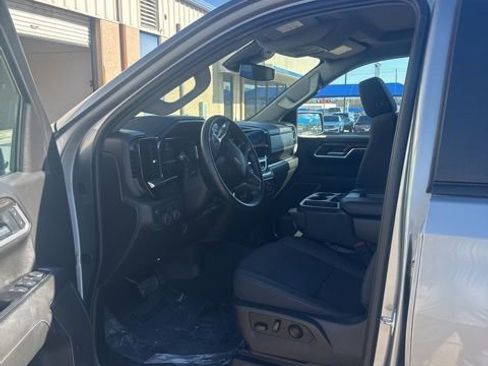 Used 2025 Chevrolet Silverado 1500 LT image 6